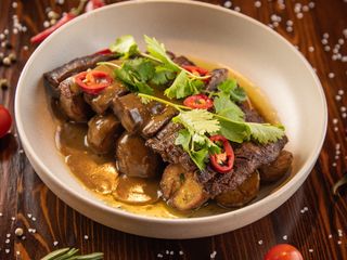 Стейк «Мачете» с картофелем и перечным соусом (300г)