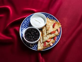 Блины с вареньем и ягодами (180г)