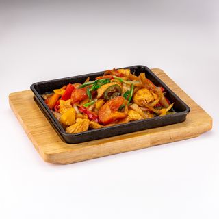 Курица в жаровне с овощами (280г)