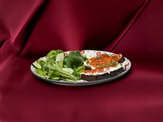 Бутерброд с красной икрой (200г)