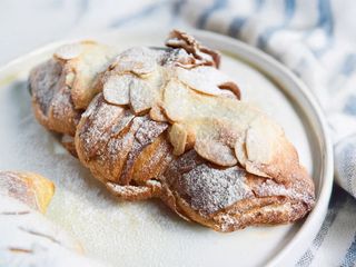 Миндальный круассан (188г)