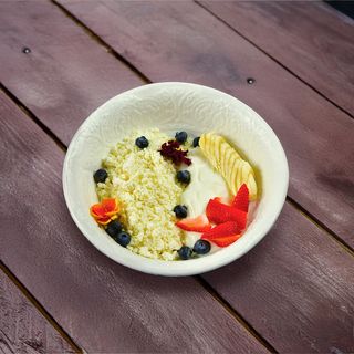 Творог с греческим йогуртом и ягодами (310г)