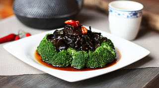 Брокколи с древесными грибами (200г)