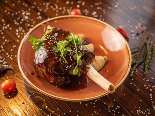 Баранья рулька с картофельным кремом (400г)