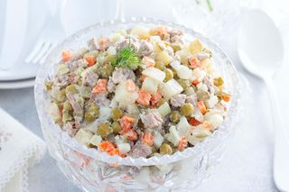 Оливье с колбасой (350 г)