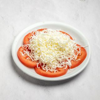 Paradajz sa sirom salata