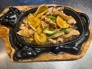 61c. Maiale con patate alla piastra