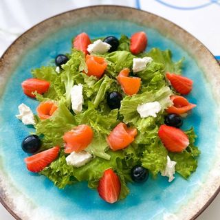 Микс салат с сёмгой (300г)