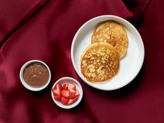 Панкейки с нутеллой и ягодами (200г)