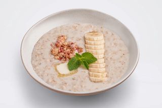 Овсяная каша с бананом и гранолой (330г)