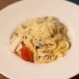 Паста с курицей и грибами (350г)