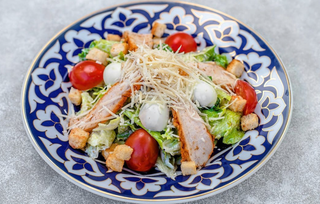 Цезарь с куриным филе (250г)