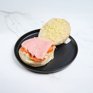 Domaći sendvič sa šunkom