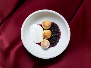 Сырники со сметаной и вареньем (200г)