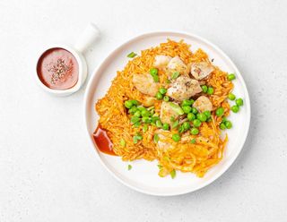 Курица в соусе кимчи с рисом и овощами (300г)