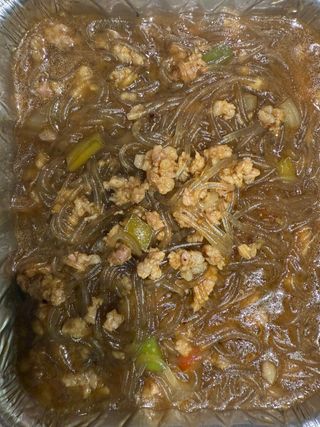 73. Spaghetti cinesi di soia con carne piccante