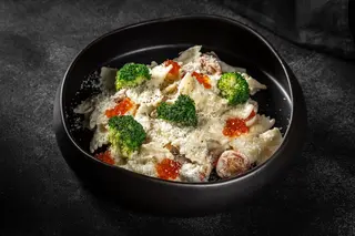Фарфалле с лососем и брокколи в сливочном соусе (350г)