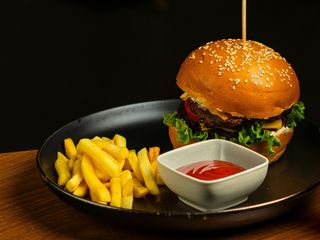 Бургер с куриной котлетой (120 г)