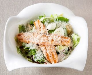 Салат Цезарь с семгой (269г)