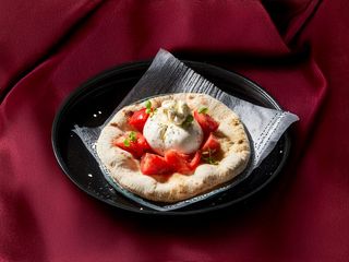 Буррата с томатами (350г)