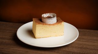 შოკოლადის კასტელა მარილიანი კარამელით (სტანდარტულ ბისკვიტზე)