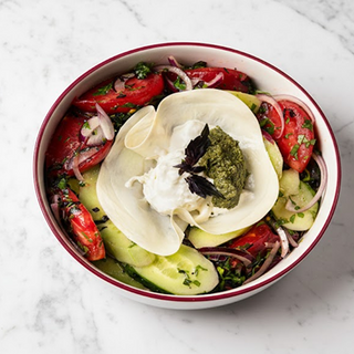 კიტრი-პომიდვრის სალათა სულგუნით