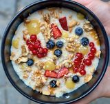 Semolina porridge with seasonal fruits/berries