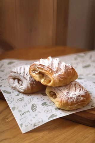 Слойка с яблоком и корицей (70г)