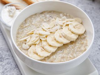 Овсяная каша на банановом молоке (300г)