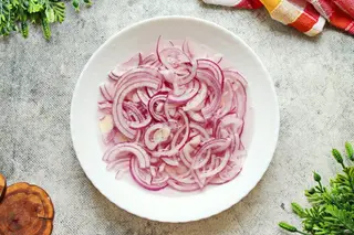 Маринованный лук (50г)