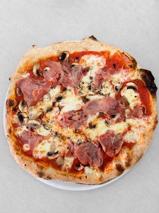 Pizza Prosciutto e Funghi