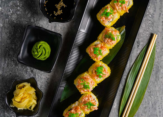 Острый ролл с лососем (300г)