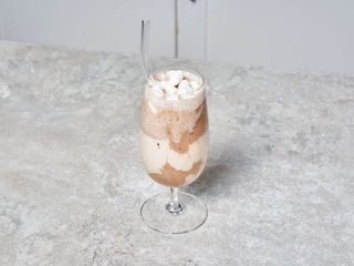 Какао со взбитыми сливками (400мл)