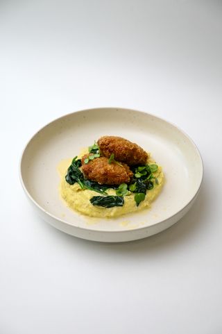 Куриные котлеты с трюфельным пюре и шпинатом (300г)