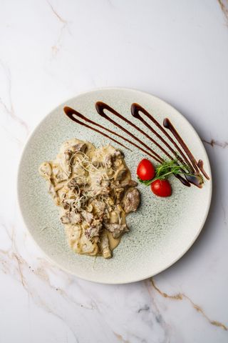 Телятина с грибами и рисом (320г)