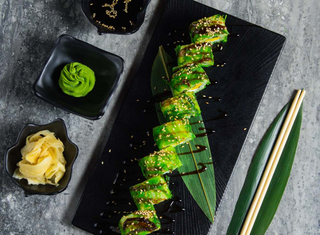 Ролл с салатом чука (300г)