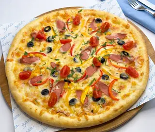 Пицца с мини колбасками (33см/550г)
