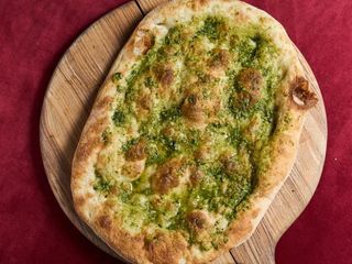 Фокачча из печи с соусом песто (250г)