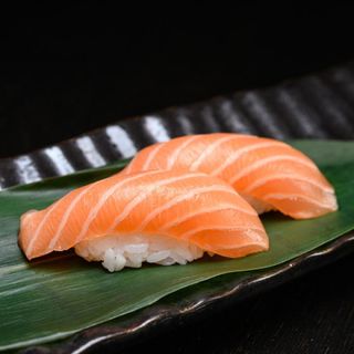 8g Nigiri sake