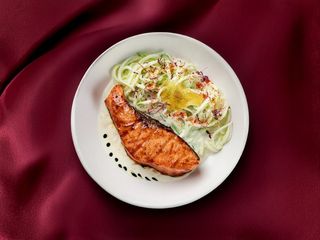 Норвежский лосось и спагетти из цукини (280г)