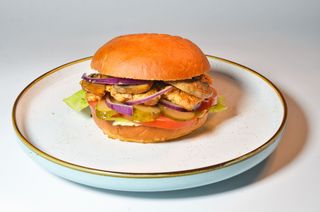 Бургер с курицей и грибами (300г)