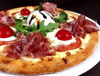 8. Mozzarella, capocollo di Martina Franca, burrata e rucola