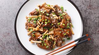 90 Manzo con funghi e bambù