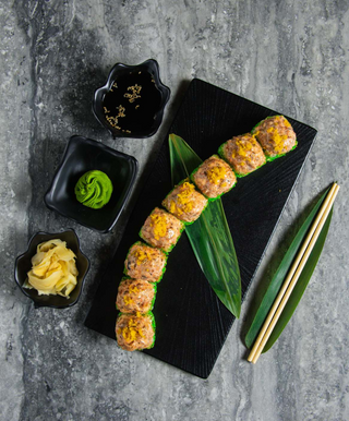 Запеченные роллы с угрем (300г)