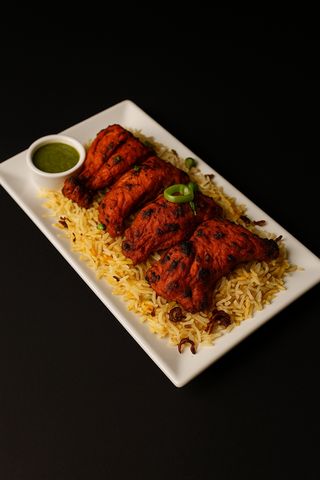 93. Курица в тандыре с рисом (300г)