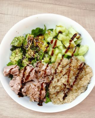 Боул тунец, хумус, киноа (250 г)