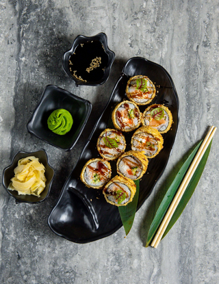 Темпура ролл с лососем (300г)