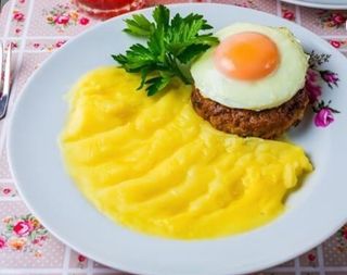 Бифштекс с яйцом (500г)