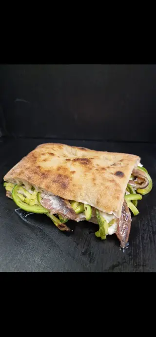 9 Acciughe Mar Cantabrico vera carne stracciata di burrata e zucchine