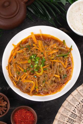 Салат из фунчозы (250г)